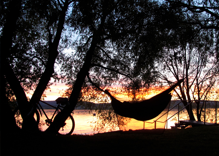 Függőágyban alvás